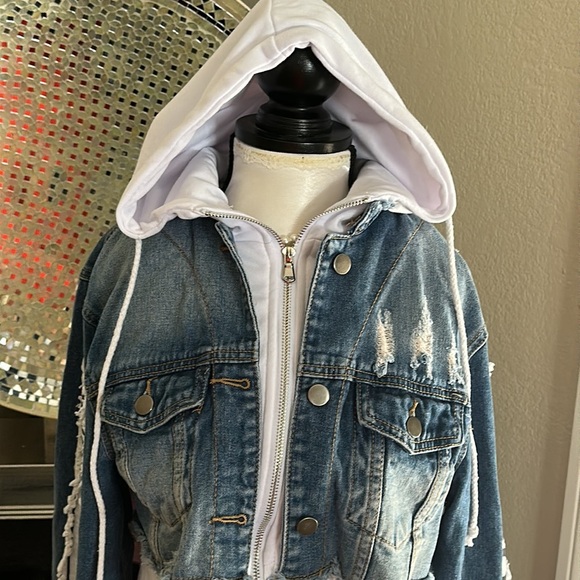 Stylish fashion icon CROP Jean Jacket - Picture 2 of 11
